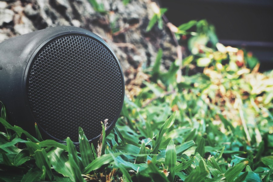 create-the-perfect-backyard-sound-experience-with-outdoor-speaker-systems